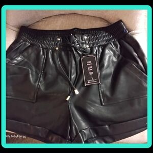 CI Sono Black Leather Women's Two Pocket Shorts w/ Stretch Waist